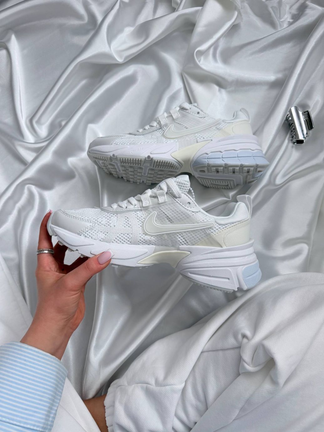 Кросівки білі Nike V2K Runtekk White Flowers 