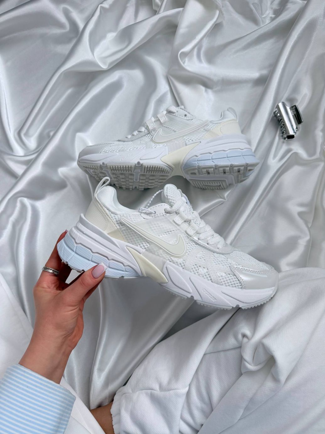 Кросівки білі Nike V2K Runtekk White Flowers 