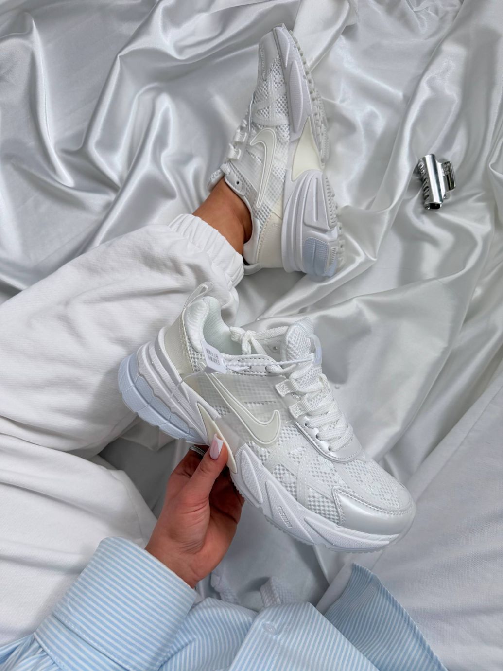 Кросівки білі Nike V2K Runtekk White Flowers 