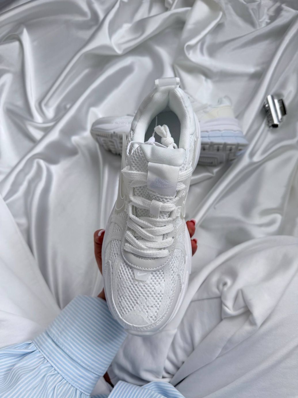 Кросівки білі Nike V2K Runtekk White Flowers 