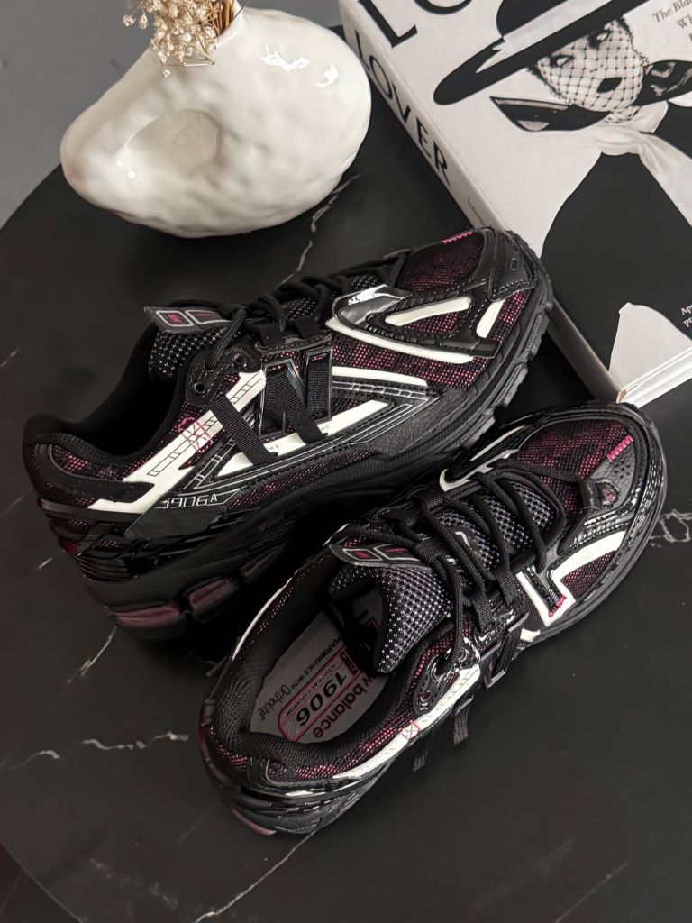 Кросівки чорні New Balance 1906A Black Dragon Berry
