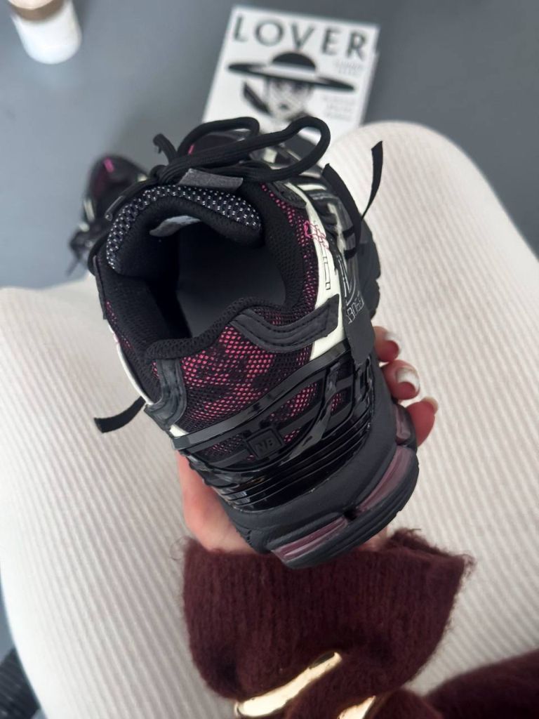 Кросівки чорні New Balance 1906A Black Dragon Berry