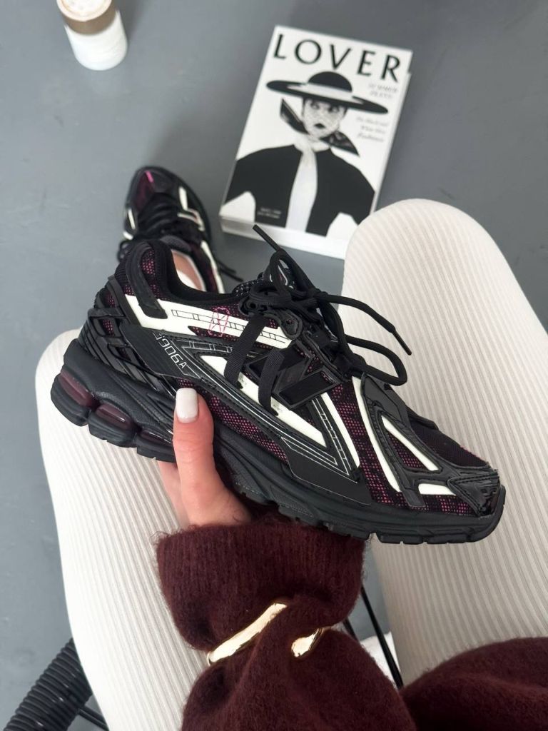 Кросівки чорні New Balance 1906A Black Dragon Berry