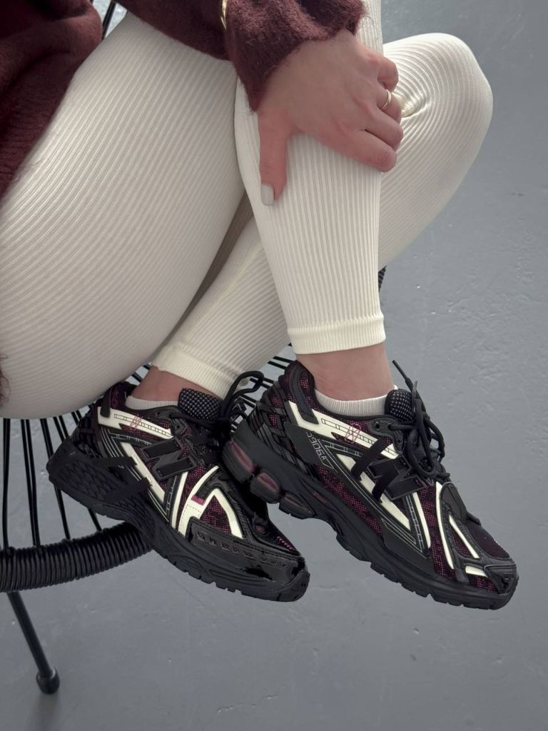 Кросівки чорні New Balance 1906A Black Dragon Berry
