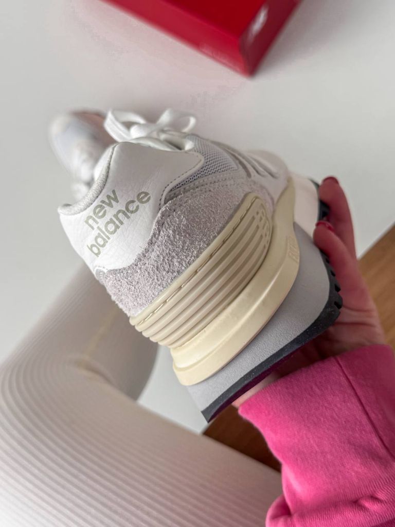 Кросівки сіро-бежеві New Balance 574 Beige