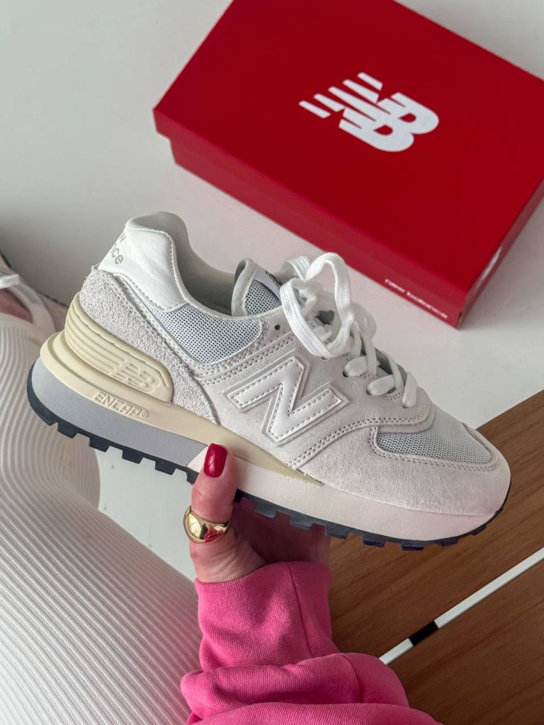 Кросівки сіро-бежеві New Balance 574 Beige