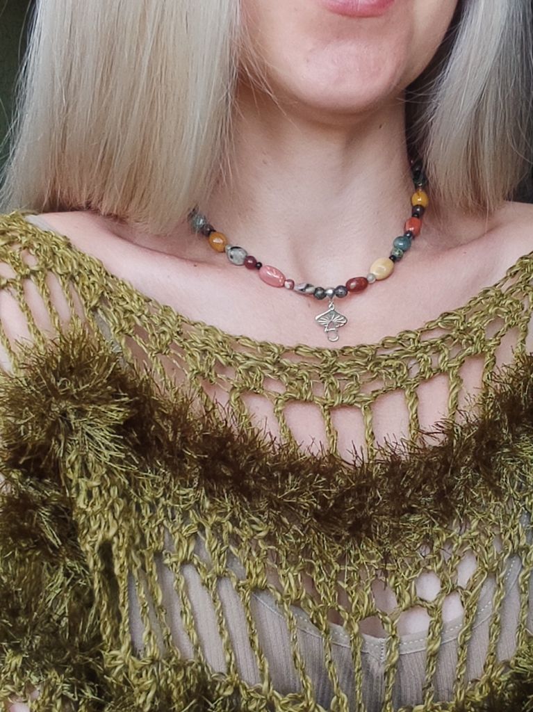 Чокер з яшми з підвіскою грибом