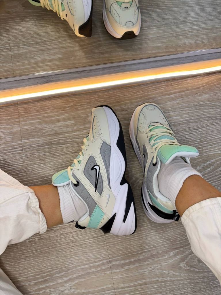 Кросівки білі з сірими та м'ятними вставками Nike M2K Tekno