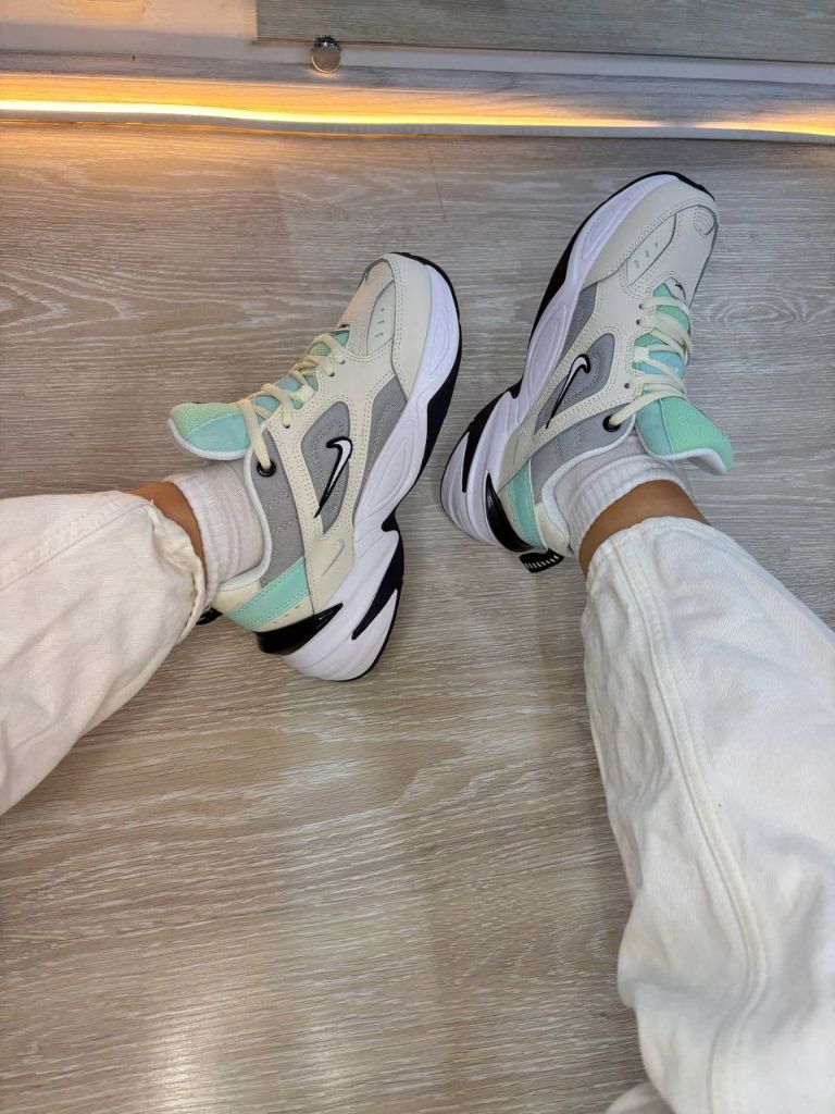 Кросівки білі з сірими та м'ятними вставками Nike M2K Tekno