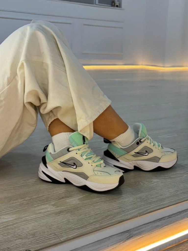 Кросівки білі з сірими та м'ятними вставками Nike M2K Tekno