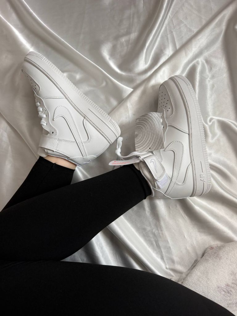 Кросівки зимові на хутрі білі Nike Air Force White