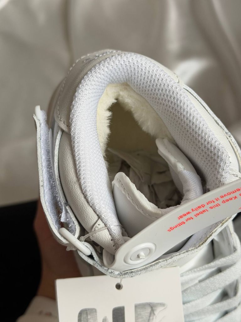 Кросівки зимові на хутрі білі Nike Air Force White