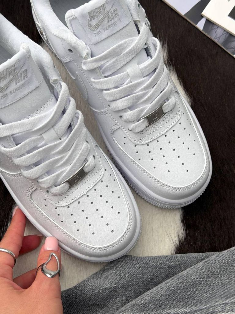 Кросівки білі Nike Air Force 1 Low Florette