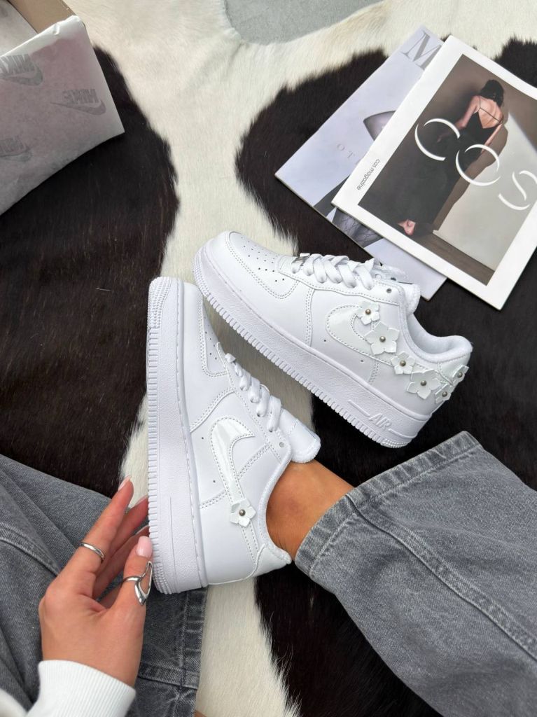 Кросівки білі Nike Air Force 1 Low Florette