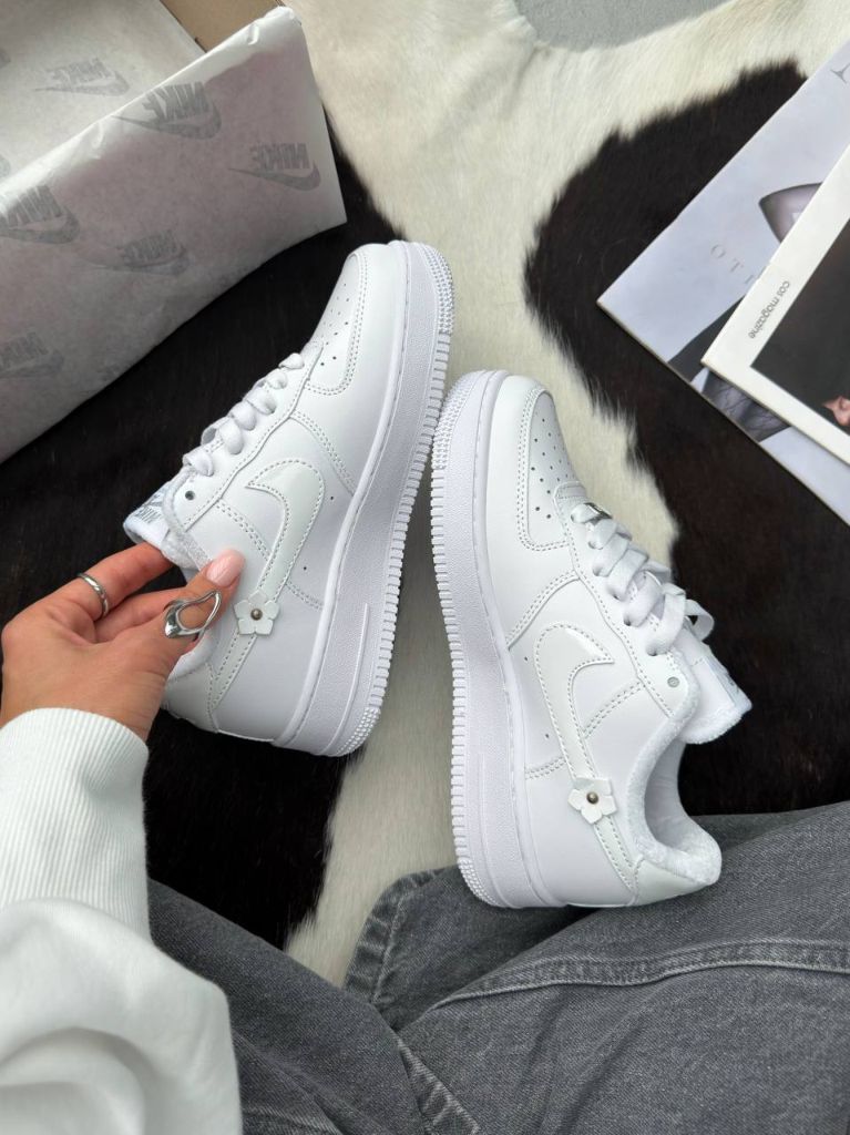 Кросівки білі Nike Air Force 1 Low Florette