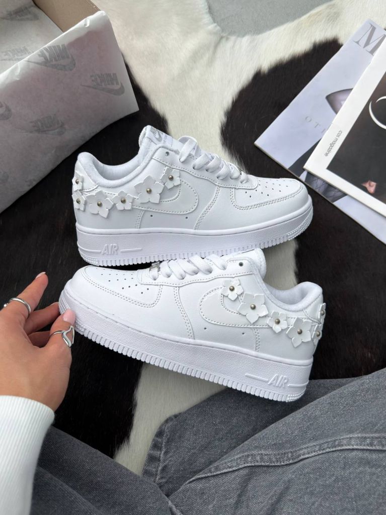 Кросівки білі Nike Air Force 1 Low Florette