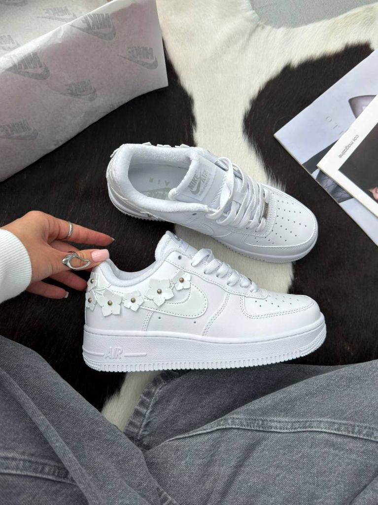 Кросівки білі Nike Air Force 1 Low Florette