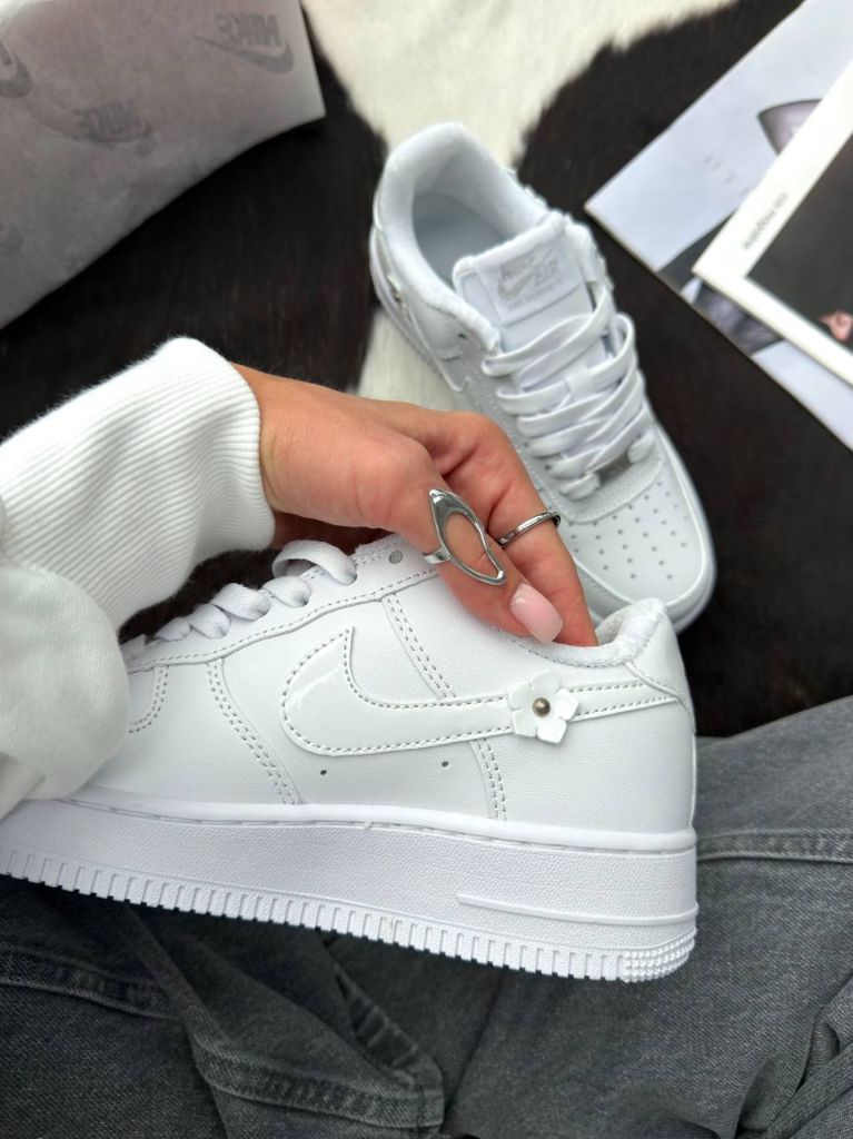 Кросівки білі Nike Air Force 1 Low Florette