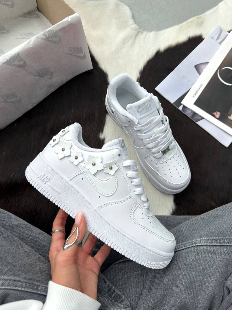 Кросівки білі Nike Air Force 1 Low Florette