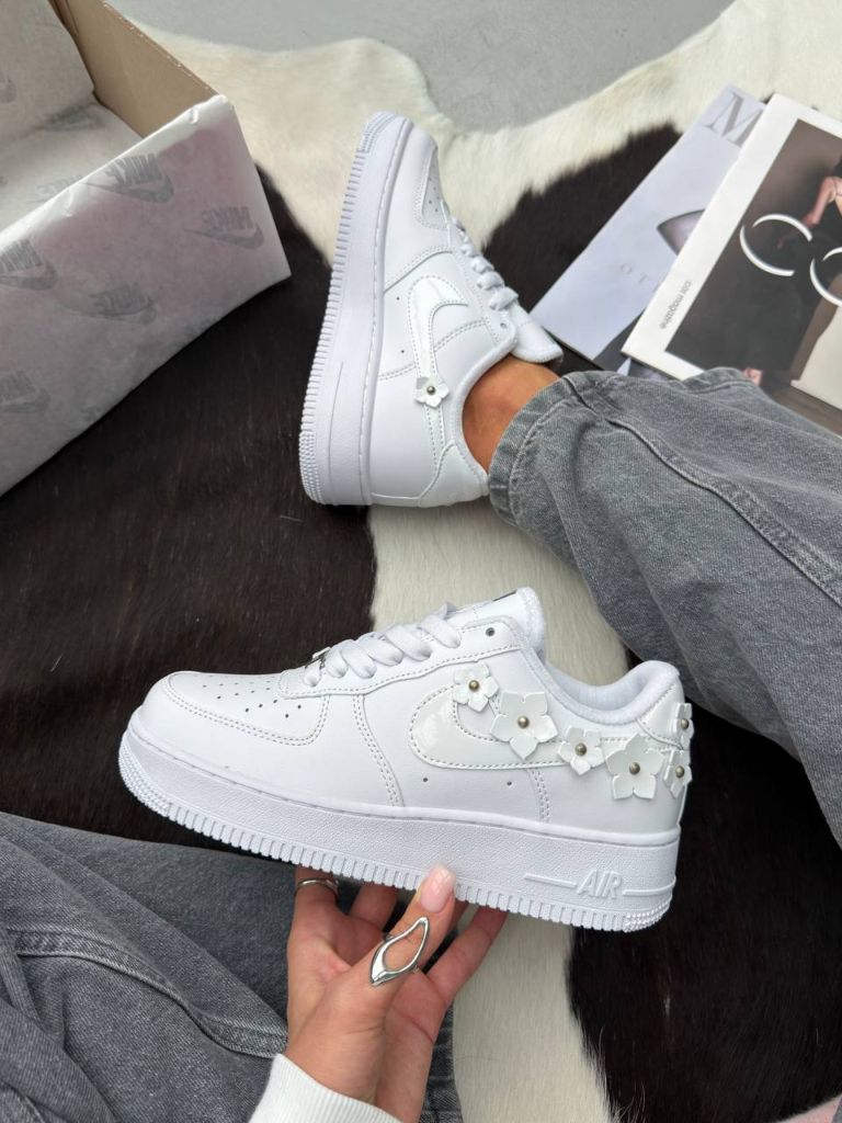 Кросівки білі Nike Air Force 1 Low Florette