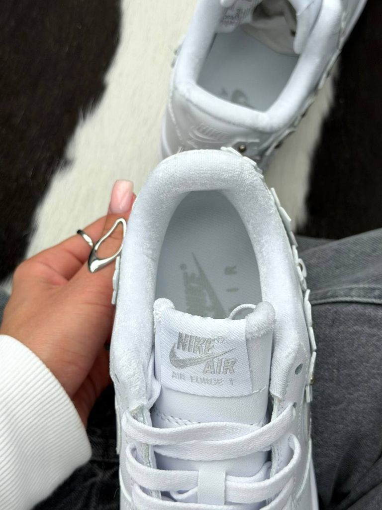 Кросівки білі Nike Air Force 1 Low Florette